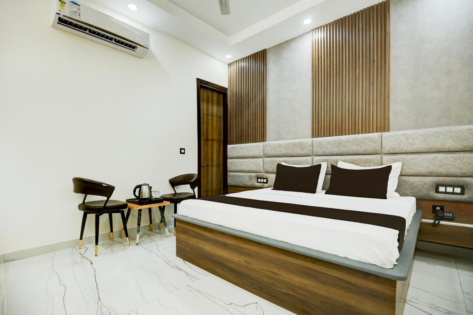 Hotel O Platinum Zirakpur Kültér fotó