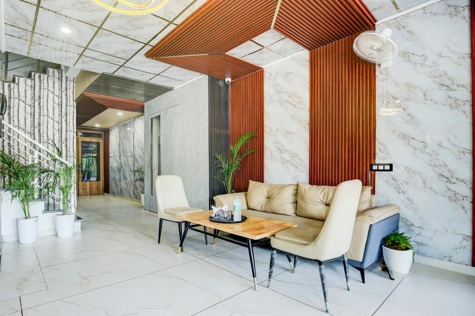 Hotel O Platinum Zirakpur Kültér fotó