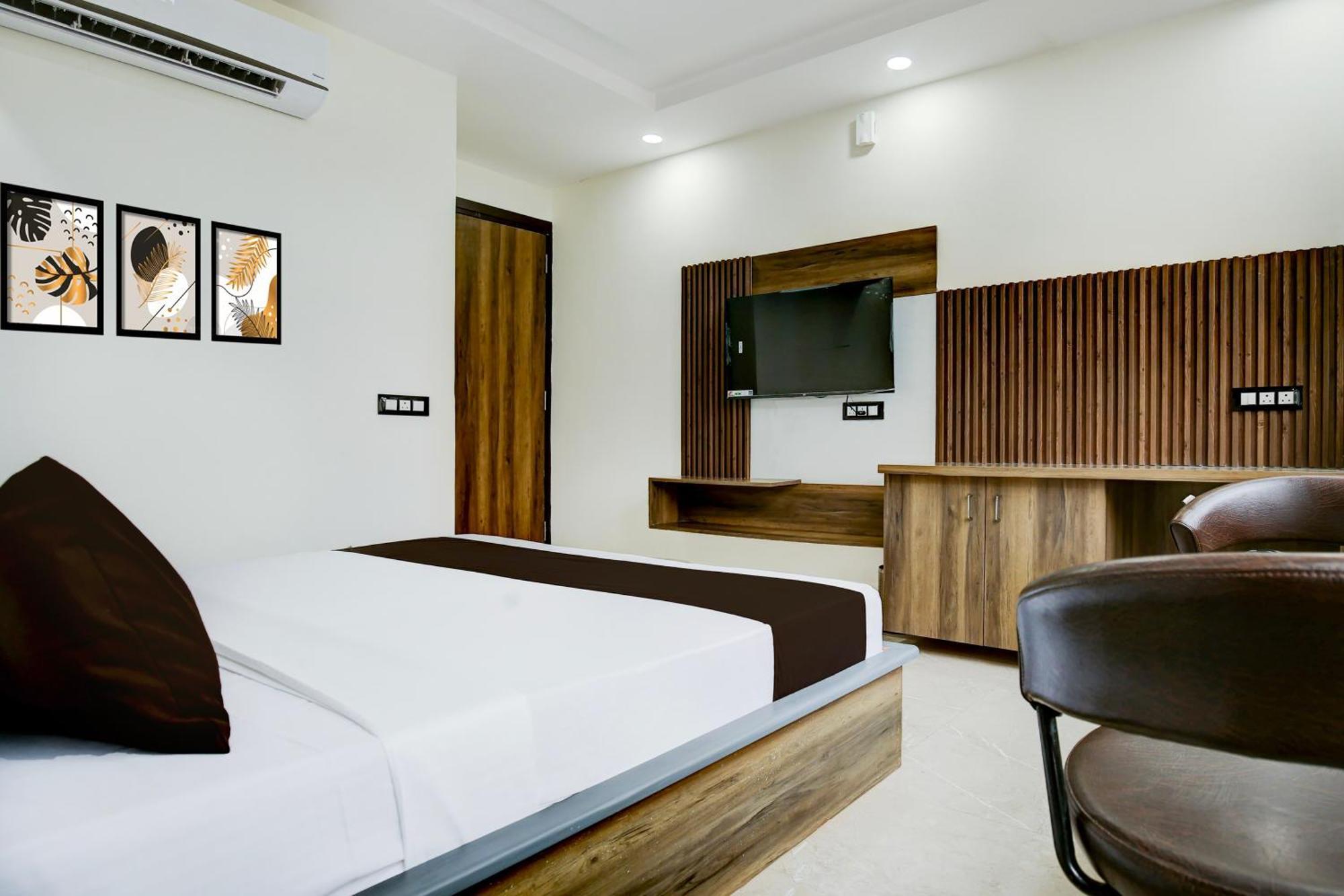 Hotel O Platinum Zirakpur Kültér fotó