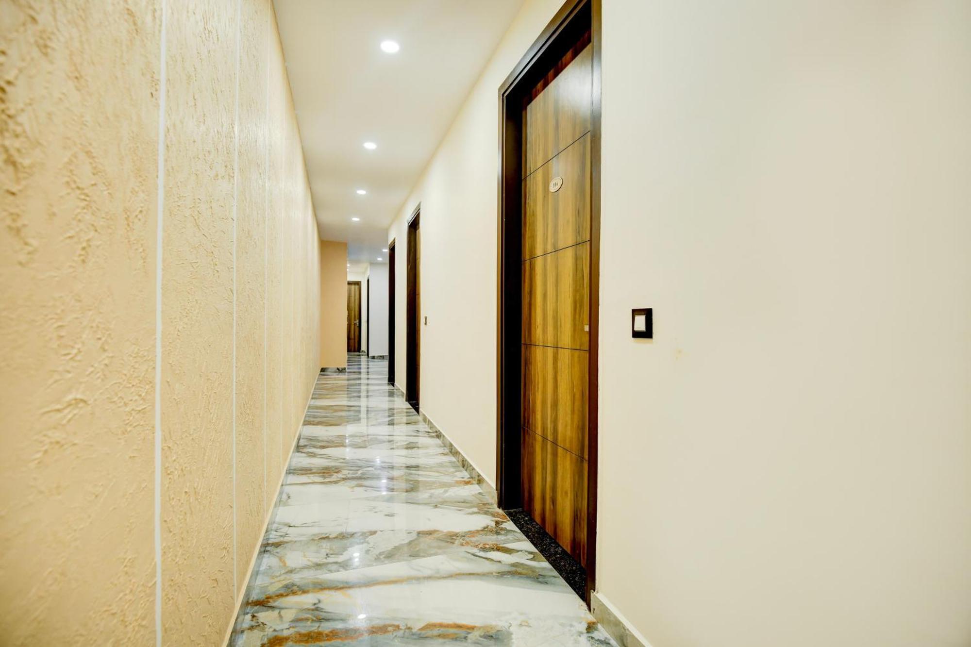 Hotel O Platinum Zirakpur Kültér fotó