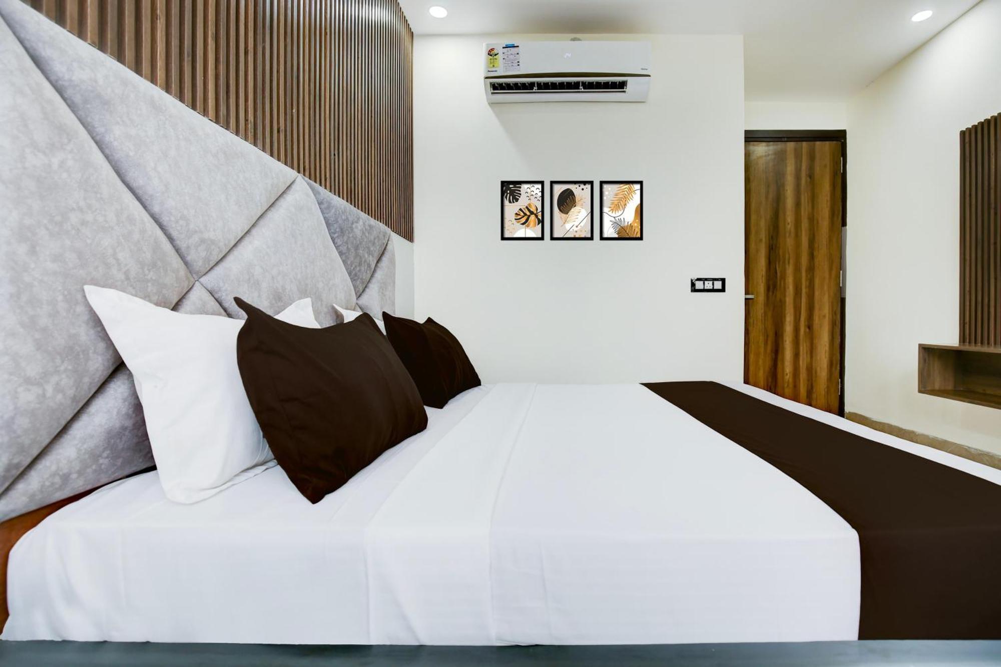 Hotel O Platinum Zirakpur Kültér fotó