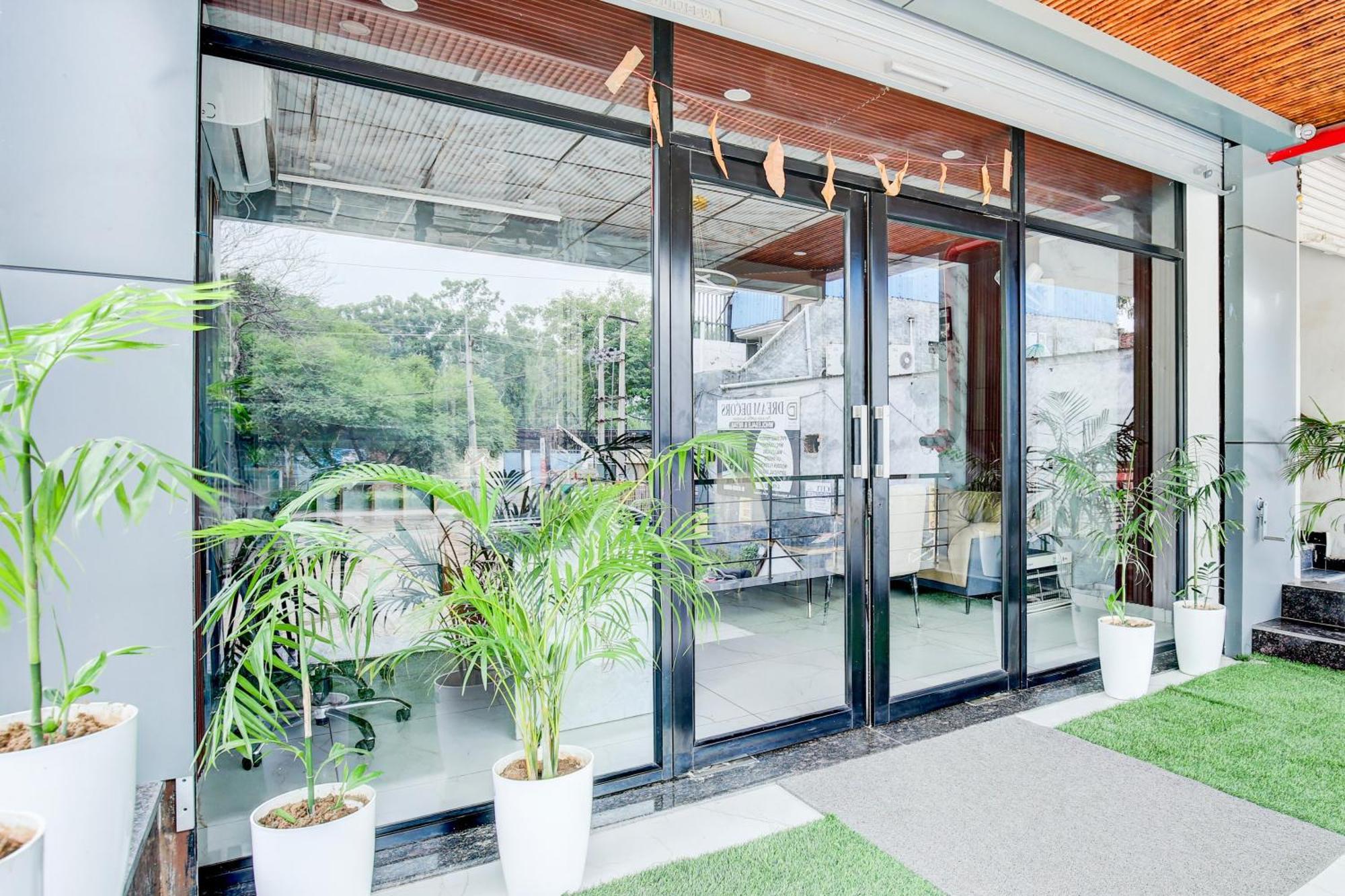 Hotel O Platinum Zirakpur Kültér fotó