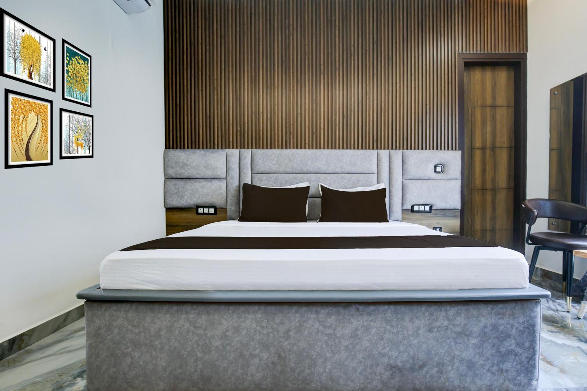 Hotel O Platinum Zirakpur Kültér fotó