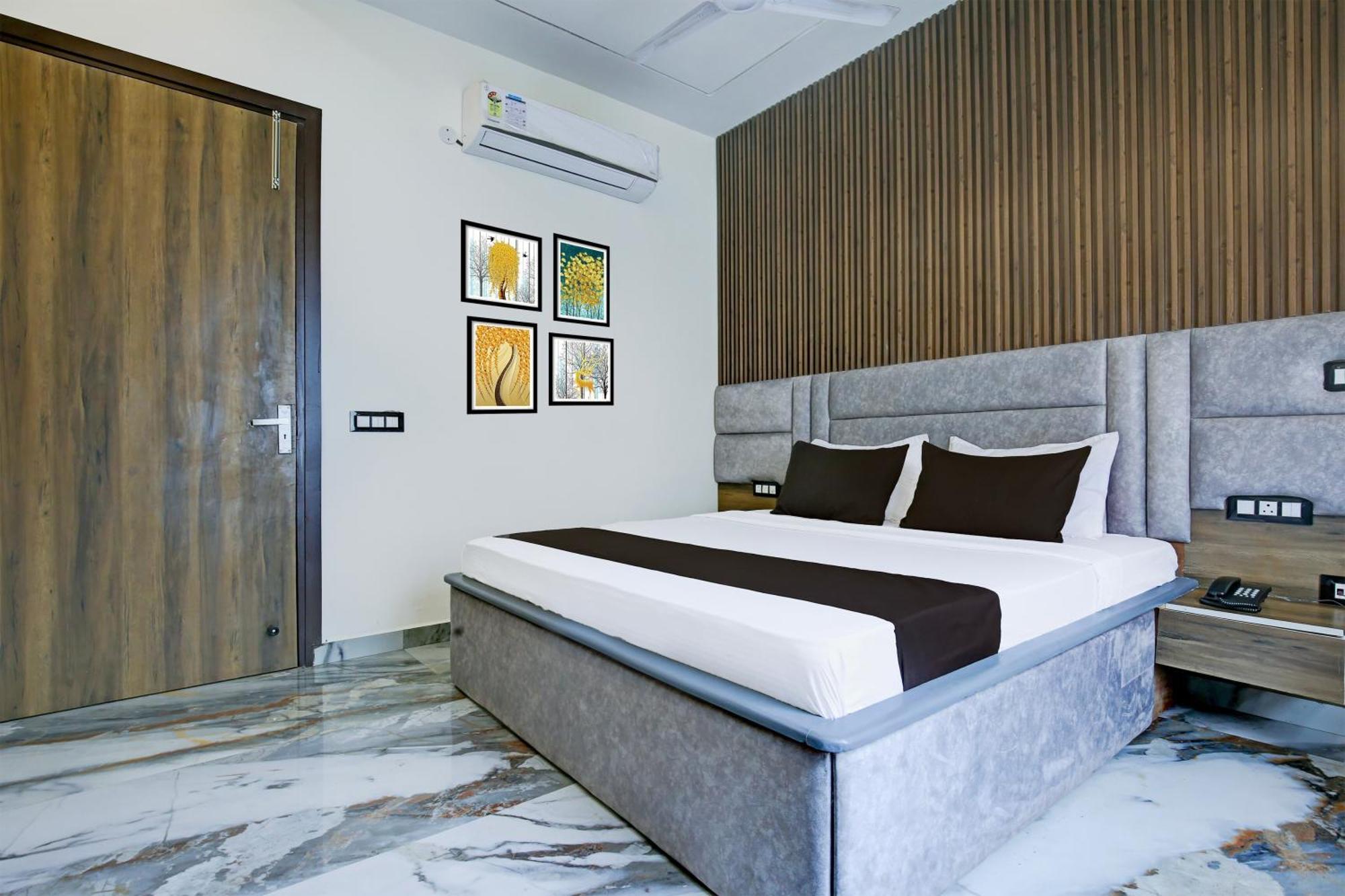 Hotel O Platinum Zirakpur Kültér fotó
