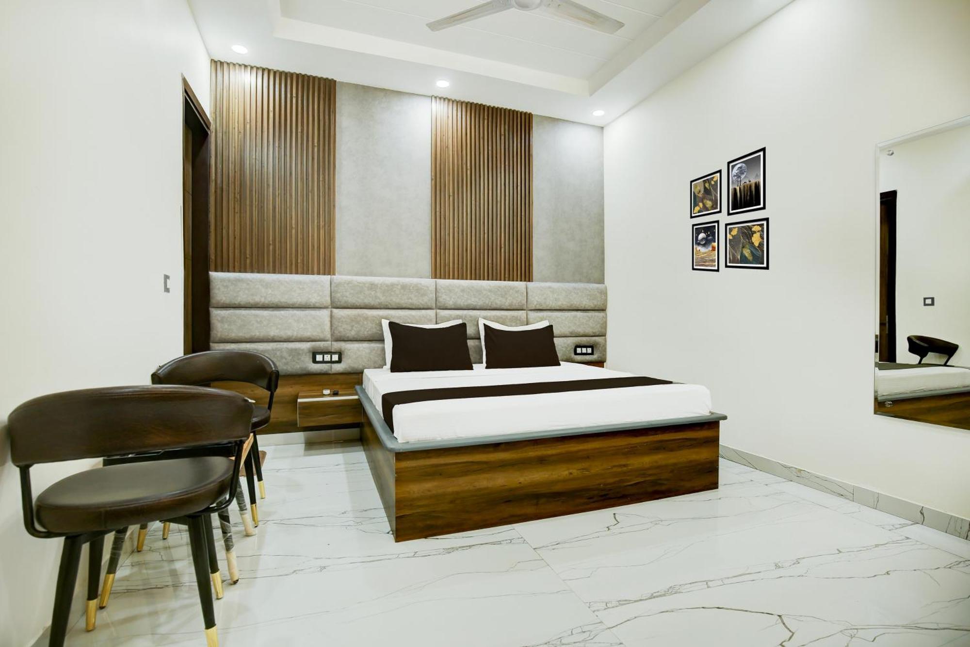 Hotel O Platinum Zirakpur Kültér fotó