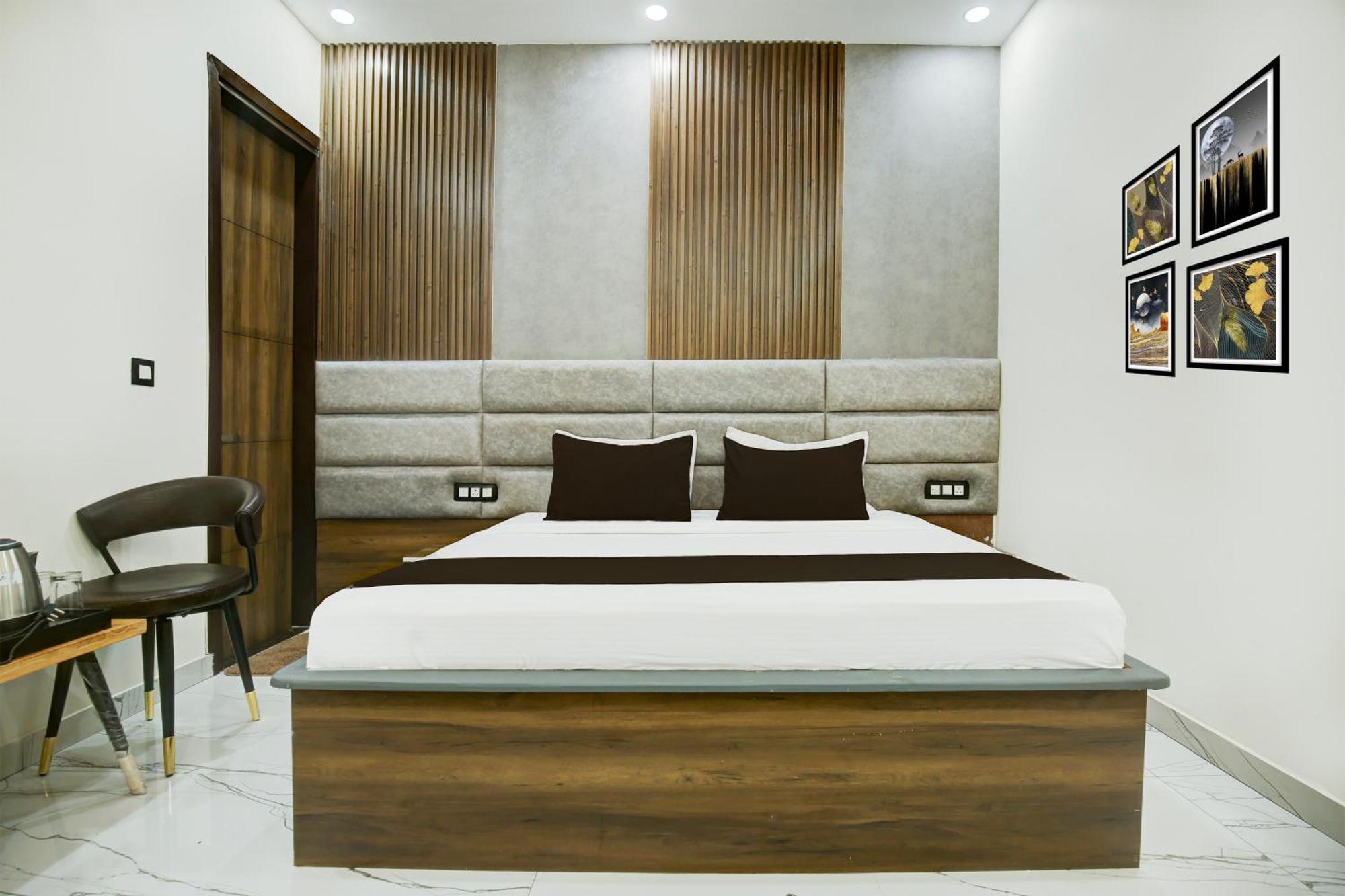 Hotel O Platinum Zirakpur Kültér fotó